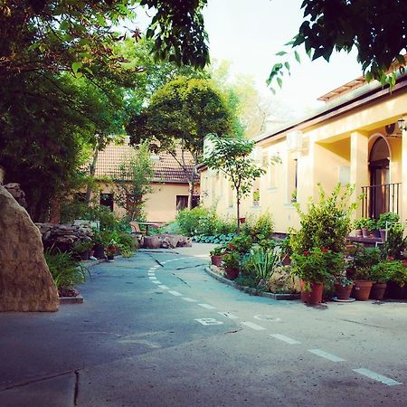 Budapest Garden Hotel Exterior photo