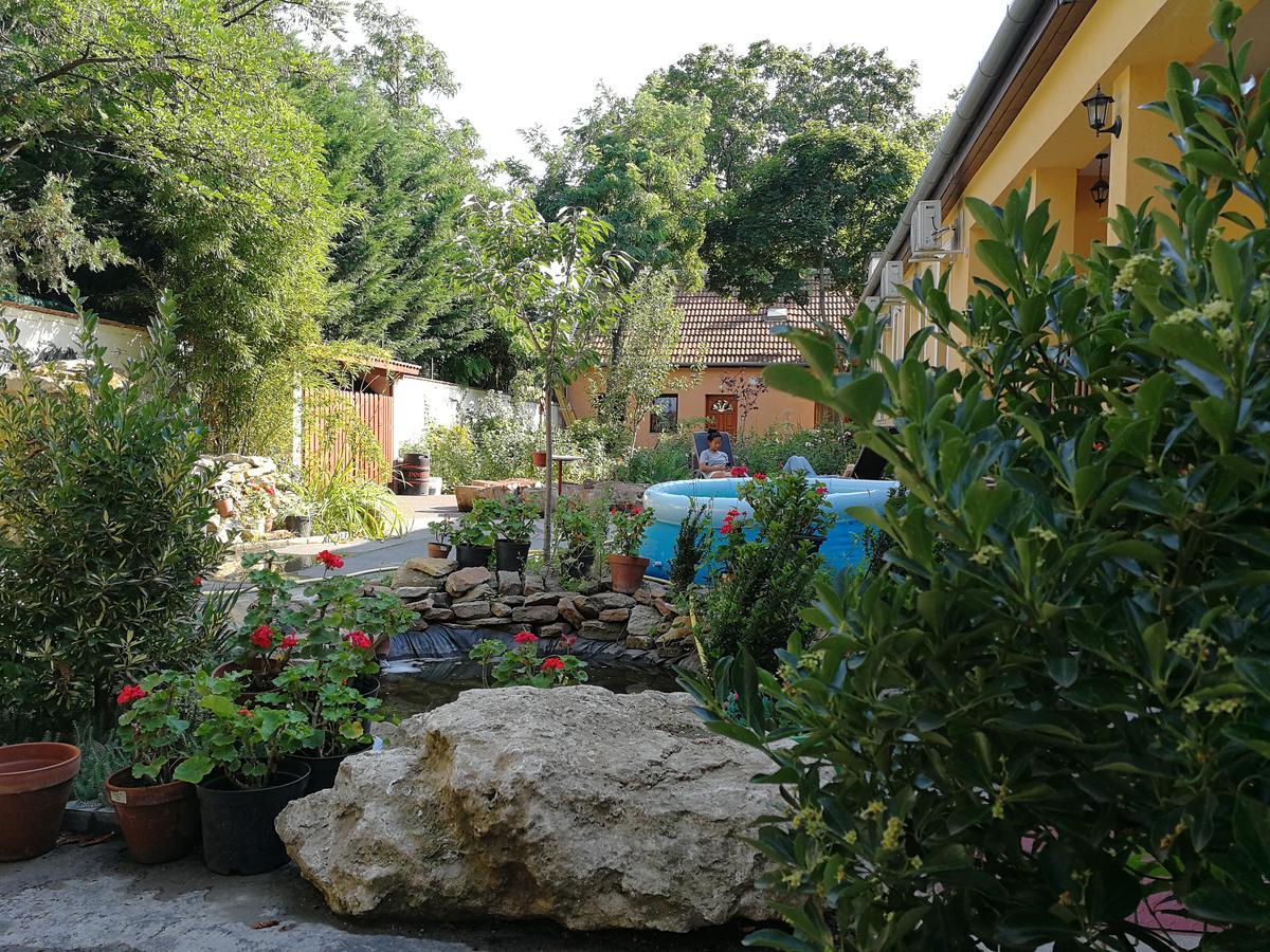 Budapest Garden Hotel Exterior photo